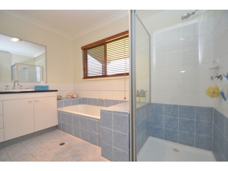 40 Paradise Drive, Eagle Heights QLD 4271