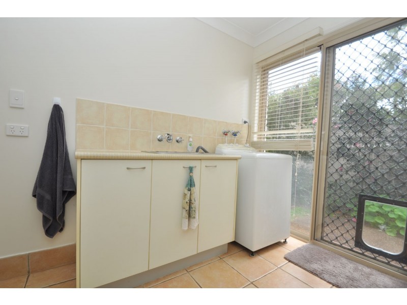 40 Paradise Drive, Eagle Heights QLD 4271