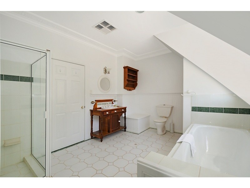 151 Eagle Heights Rd, Eagle Heights QLD 4271