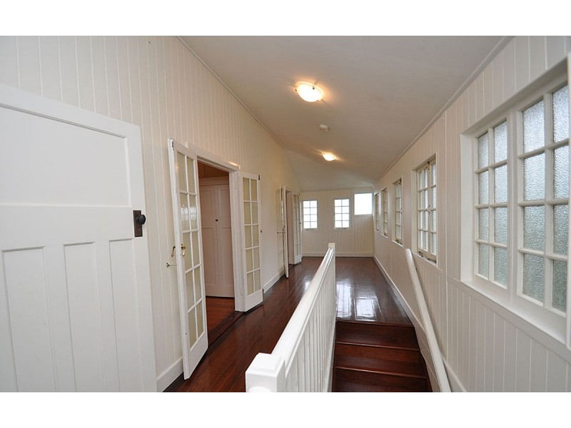 8 Elbert Court, Eagle Heights QLD 4271