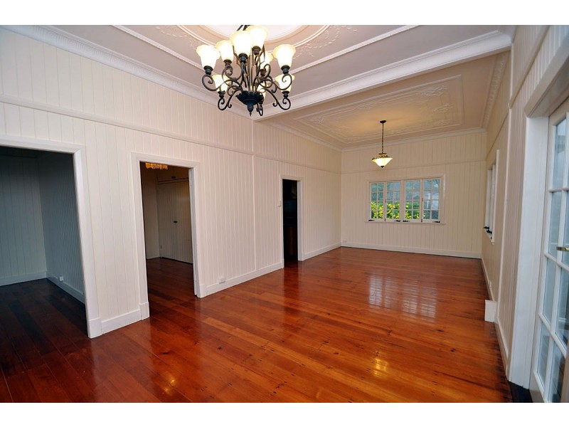 8 Elbert Court, Eagle Heights QLD 4271