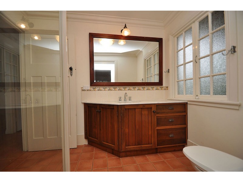 8 Elbert Court, Eagle Heights QLD 4271