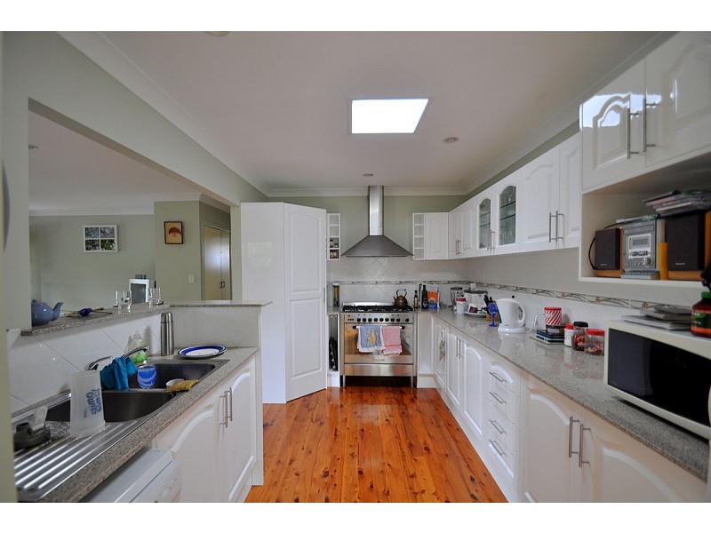 28 Stradbroke Avenue, Eagle Heights QLD 4271
