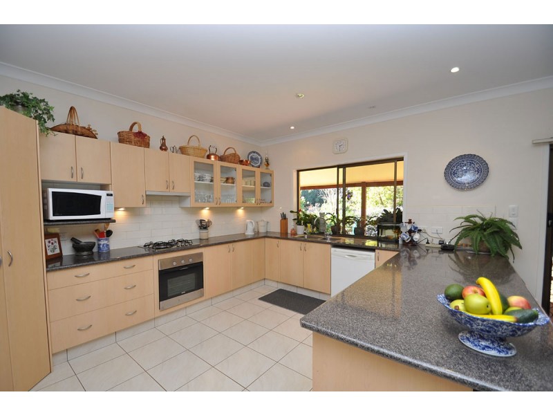 49 Benowa Street, Tamborine Mountain QLD 4272