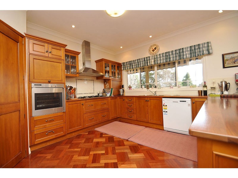 2 Sequoia Drive, North Tamborine QLD 4272