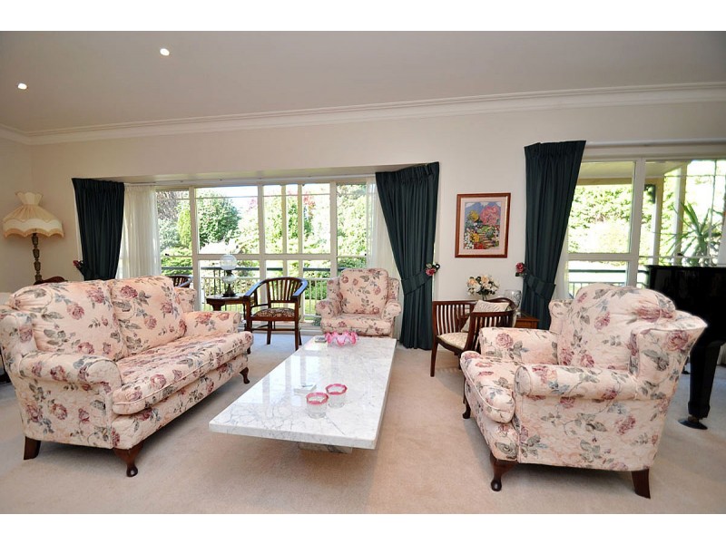 2 Sequoia Drive, North Tamborine QLD 4272