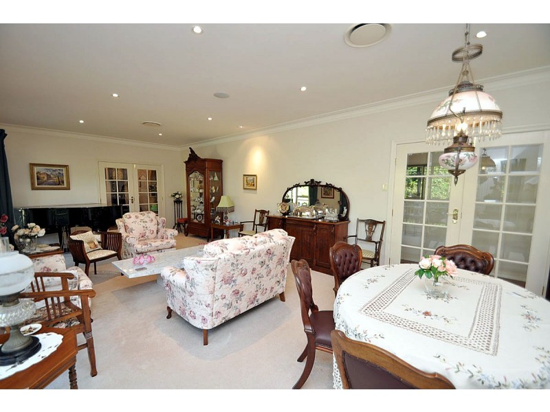 2 Sequoia Drive, North Tamborine QLD 4272