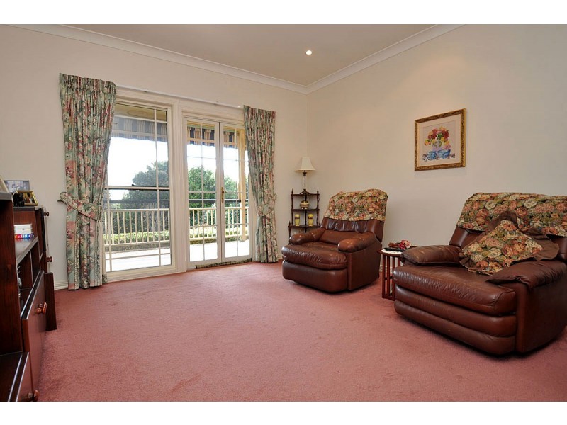 2 Sequoia Drive, North Tamborine QLD 4272