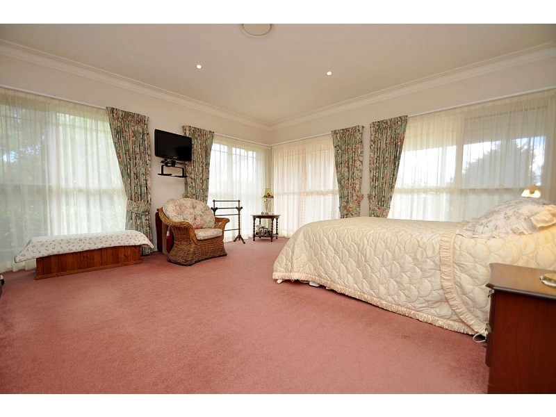 2 Sequoia Drive, North Tamborine QLD 4272