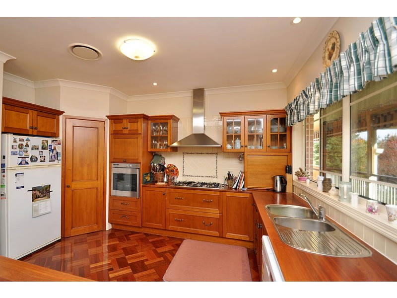 2 Sequoia Drive, North Tamborine QLD 4272