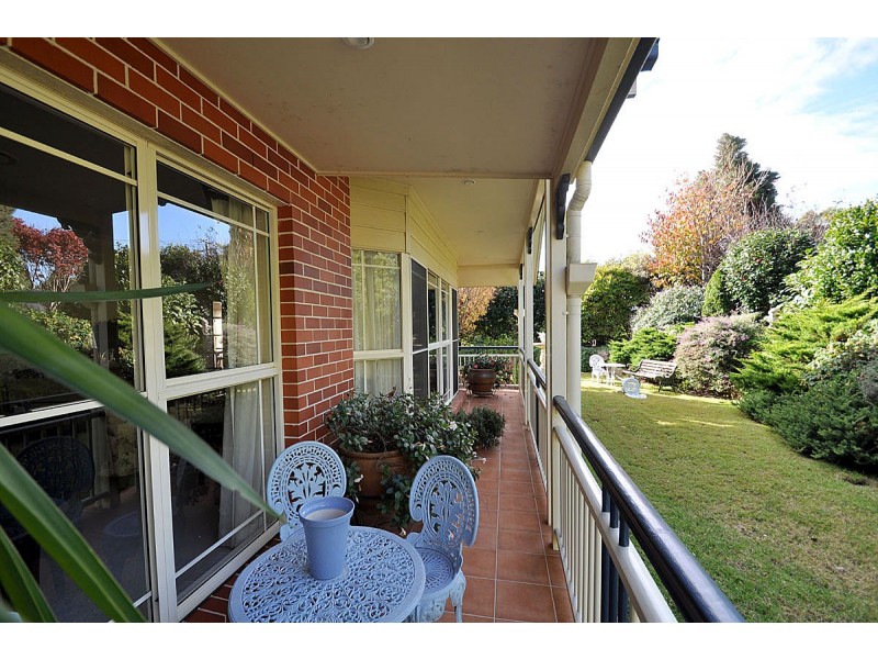 2 Sequoia Drive, North Tamborine QLD 4272