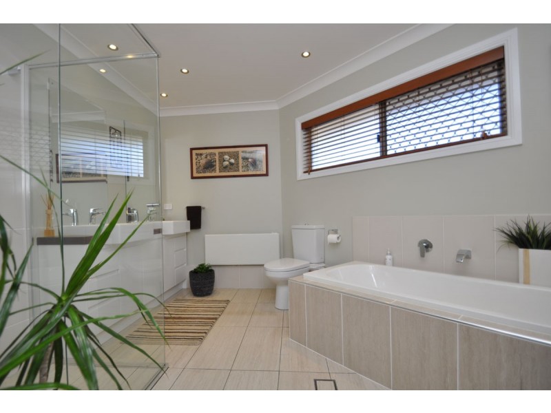 102 Sierra Drive, North Tamborine QLD 4272