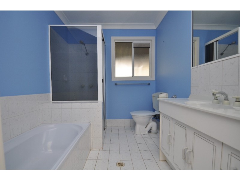 13 Tabor Drive, Eagle Heights QLD 4271