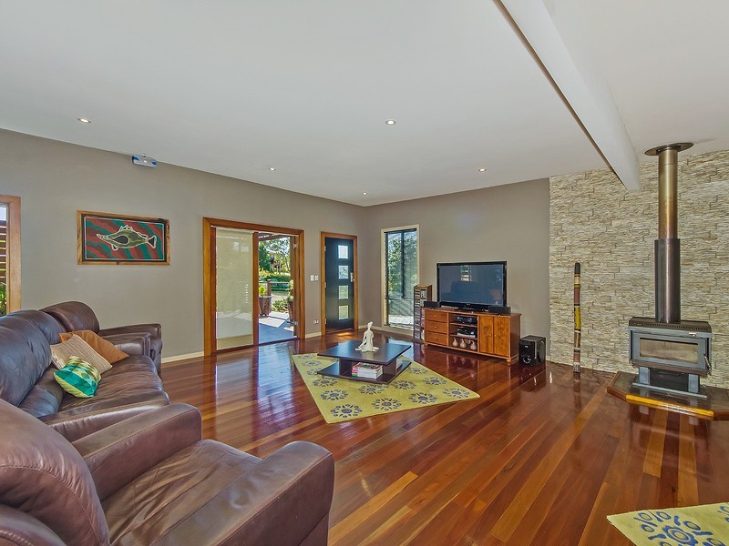 16 Flores Court, Tamborine Mountain QLD 4272