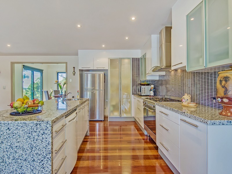 16 Flores Court, Tamborine Mountain QLD 4272