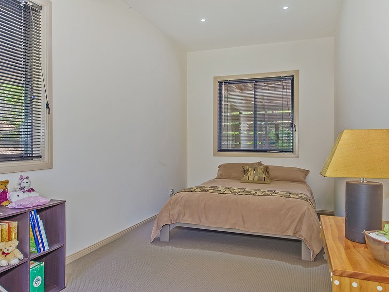 16 Flores Court, Tamborine Mountain QLD 4272