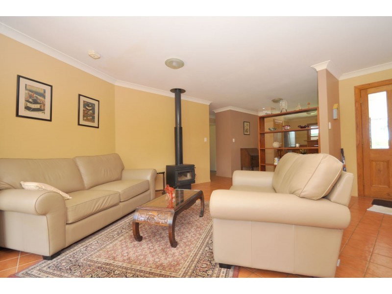 25 Ben Nevis Street, Tamborine Mountain QLD 4272
