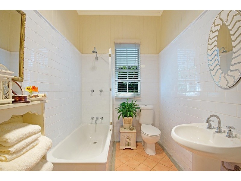 16 Beechmont Avenue, Eagle Heights QLD 4271