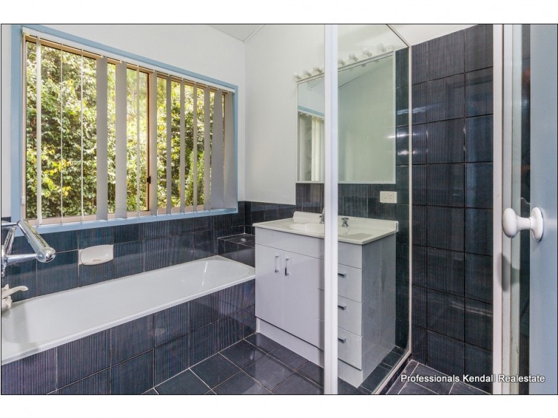 74 Contour Road, Eagle Heights QLD 4271