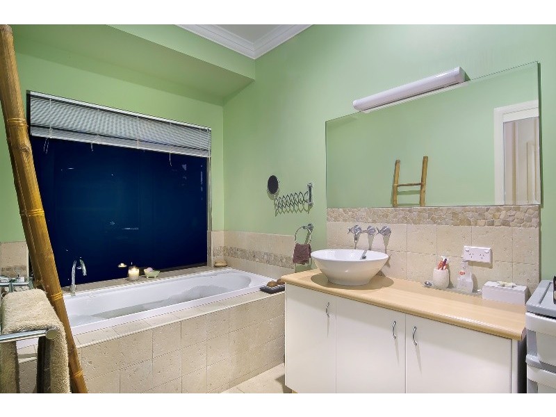 1 Thornbird Court, Boyland QLD 4275