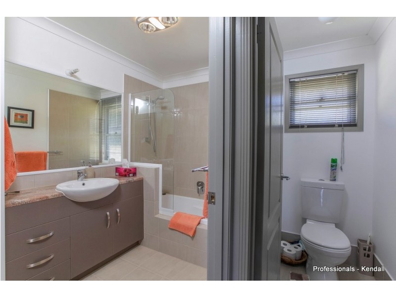 4 Saguaro court, Eagle Heights QLD 4271