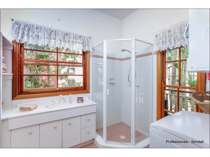 123 Contour Road, Eagle Heights QLD 4271