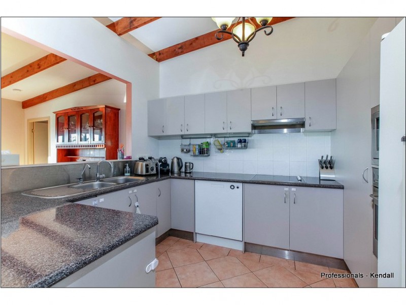 43 Paradise Drive, Eagle Heights QLD 4271