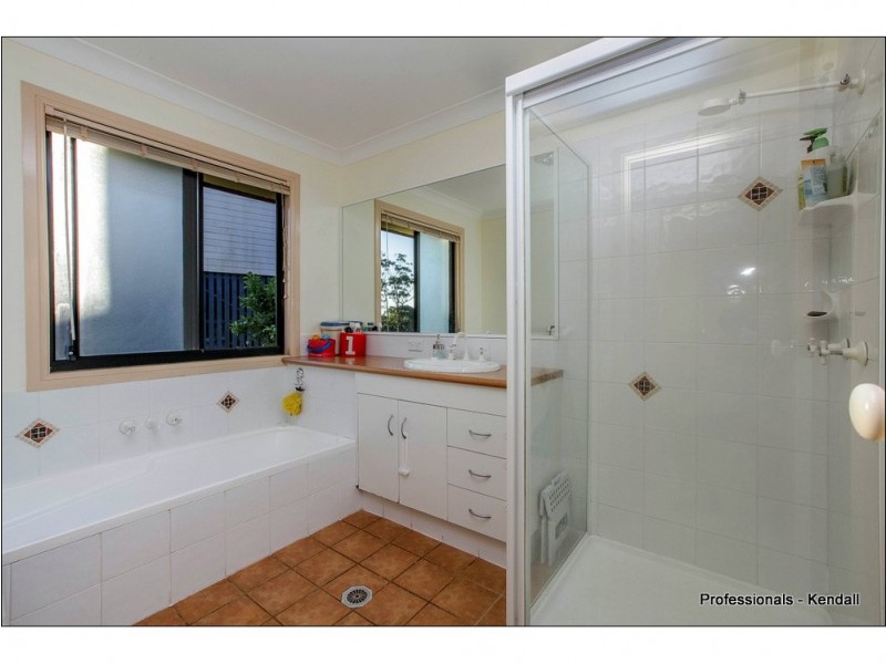 43 Paradise Drive, Eagle Heights QLD 4271