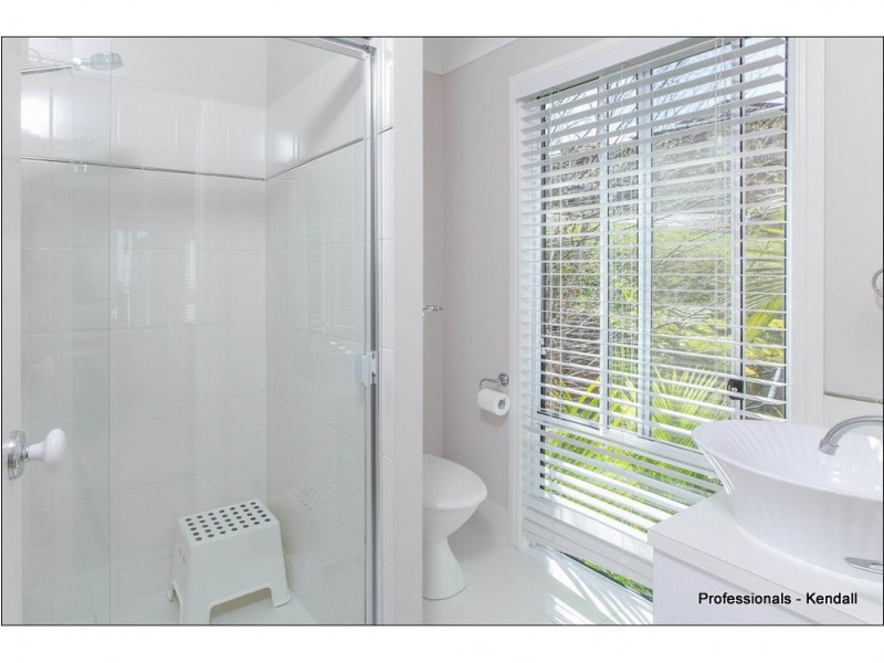 19 Magnetic Drive, Eagle Heights QLD 4271