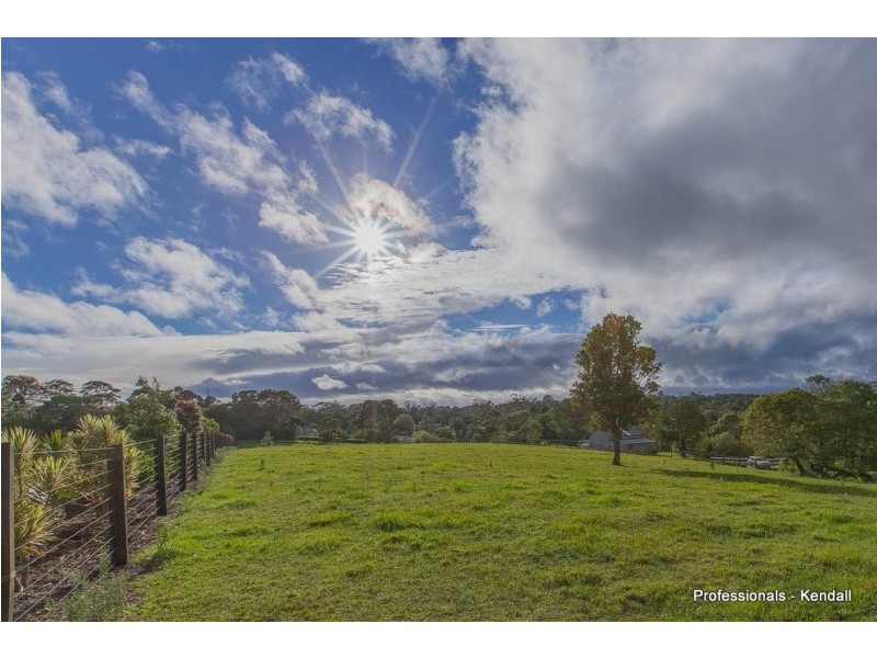 24 Benowa Street, Tamborine Mountain QLD 4272