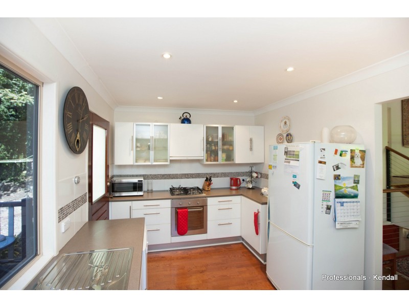 12 Jura Court, Eagle Heights QLD 4271