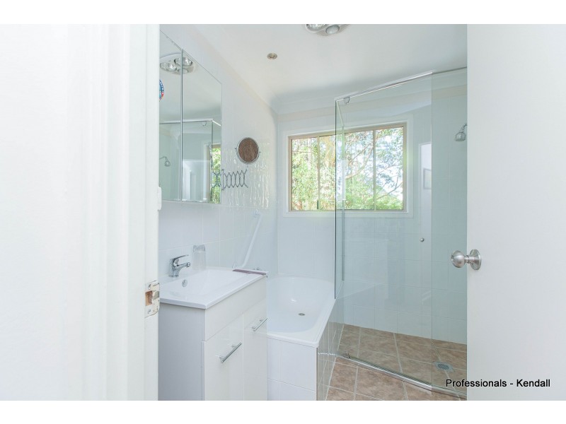 12 Jura Court, Eagle Heights QLD 4271