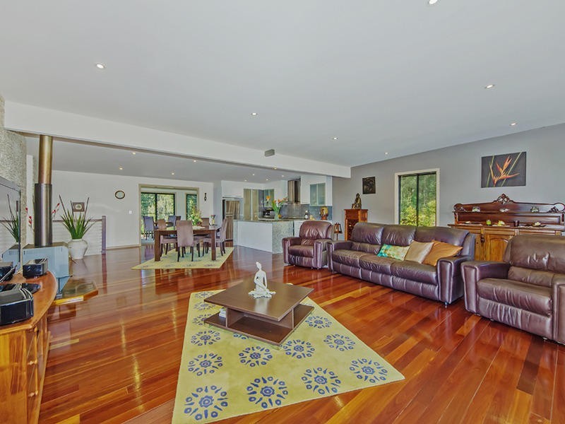 16 Flores Court, Tamborine Mountain QLD 4272