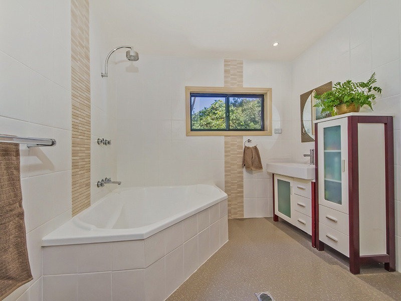 16 Flores Court, Tamborine Mountain QLD 4272