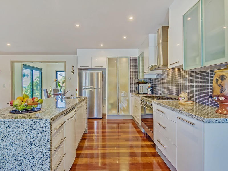 16 Flores Court, Tamborine Mountain QLD 4272
