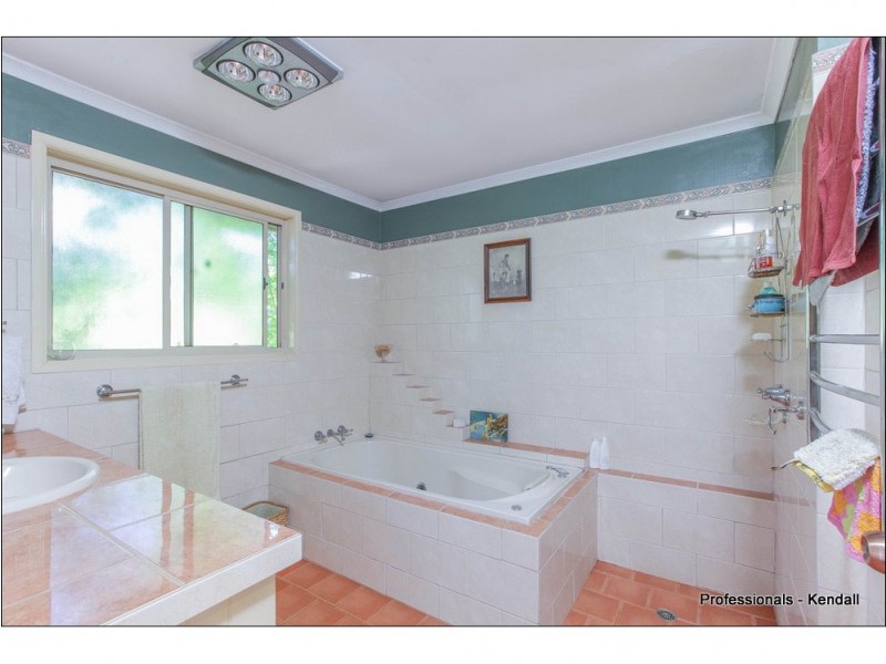 18 Cayambe Court, Eagle Heights QLD 4271