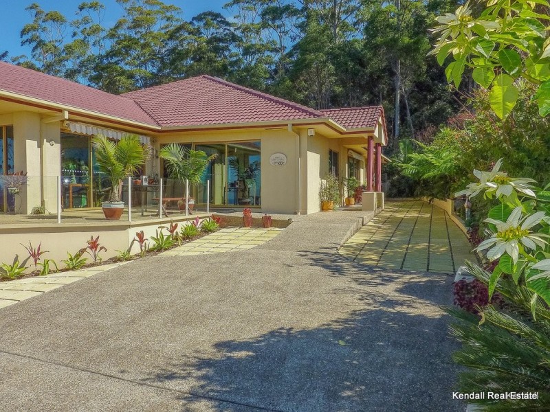 13 Eagles Retreat Place, Eagle Heights QLD 4271