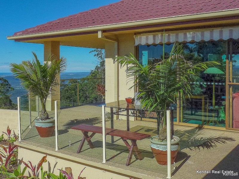 13 Eagles Retreat Place, Eagle Heights QLD 4271