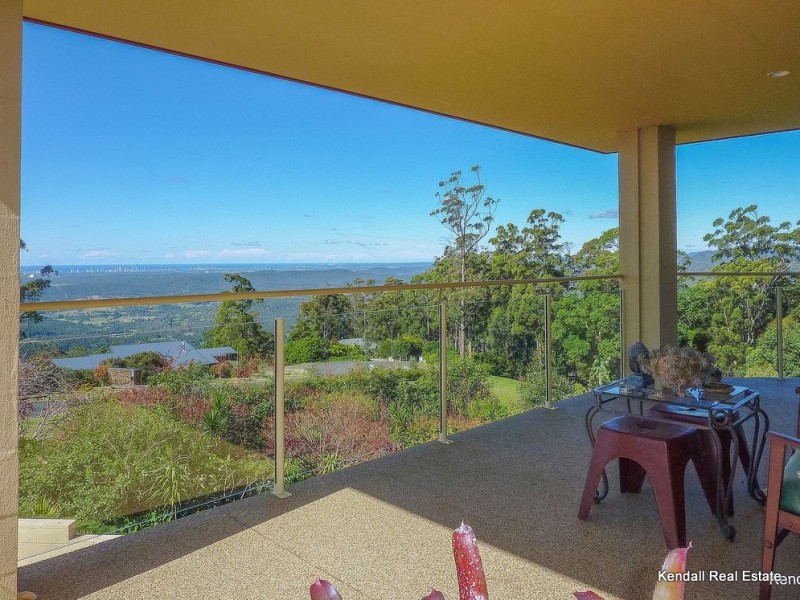 13 Eagles Retreat Place, Eagle Heights QLD 4271