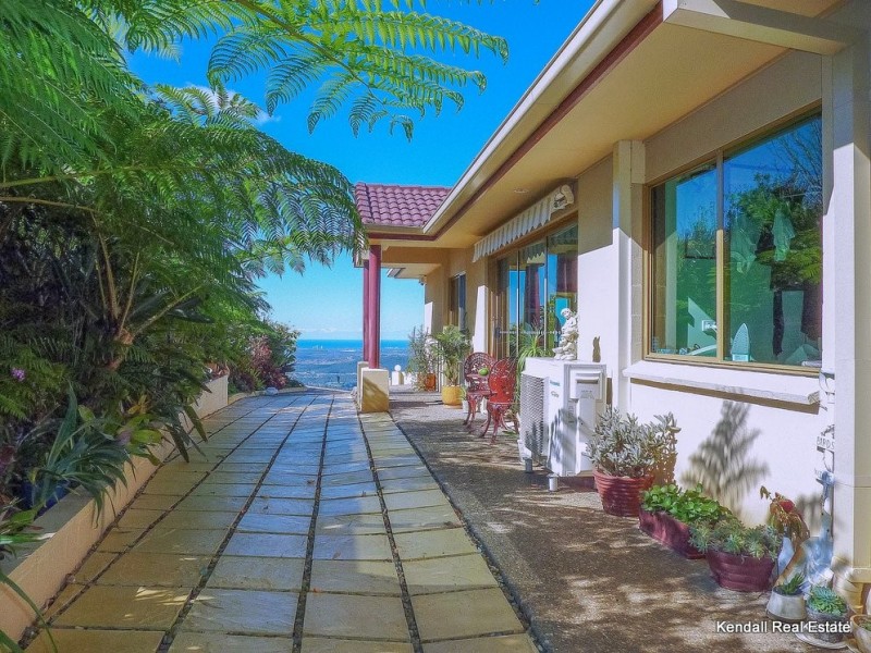 13 Eagles Retreat Place, Eagle Heights QLD 4271