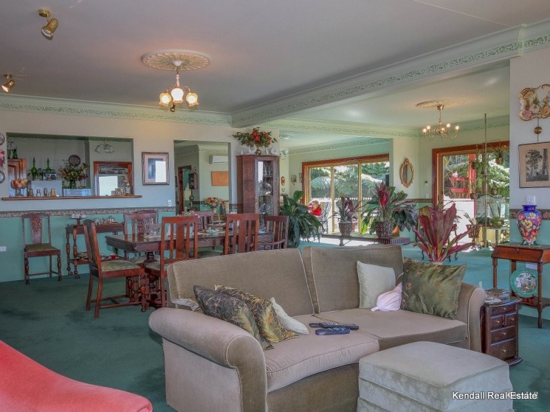 13 Eagles Retreat Place, Eagle Heights QLD 4271