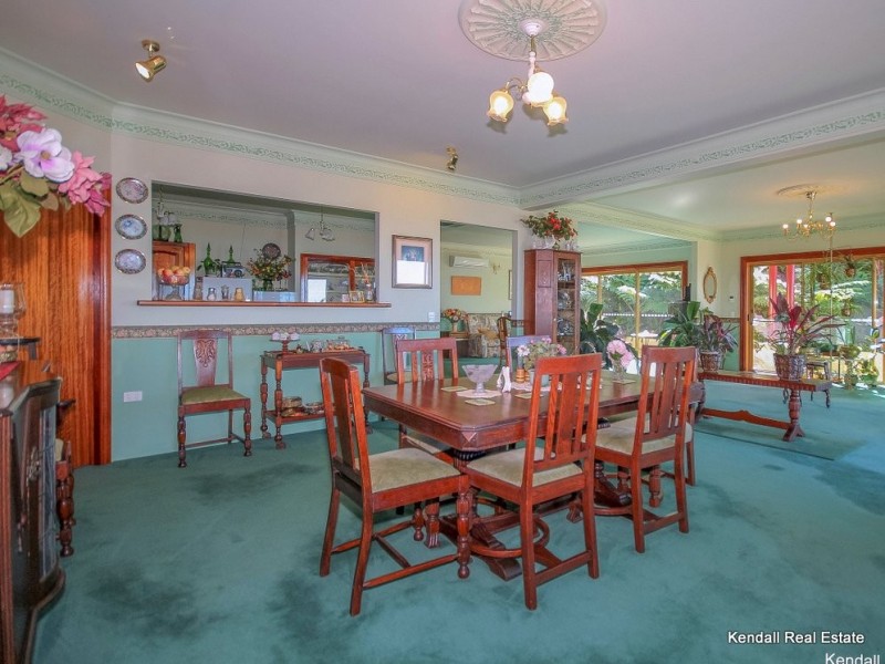 13 Eagles Retreat Place, Eagle Heights QLD 4271