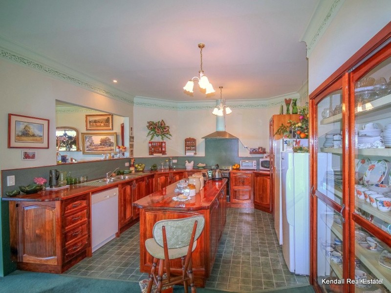 13 Eagles Retreat Place, Eagle Heights QLD 4271