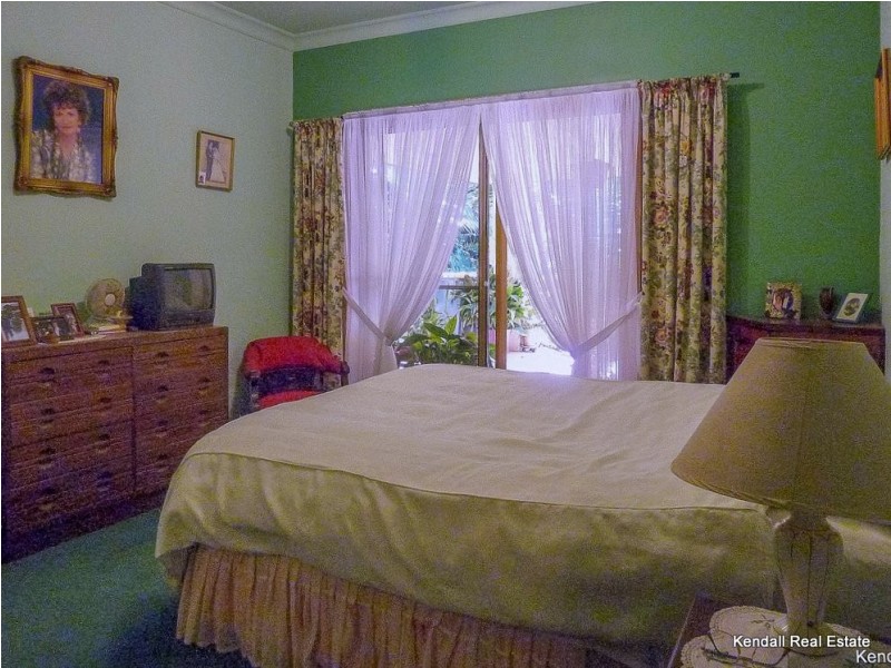 13 Eagles Retreat Place, Eagle Heights QLD 4271