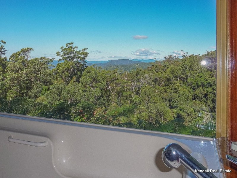 13 Eagles Retreat Place, Eagle Heights QLD 4271