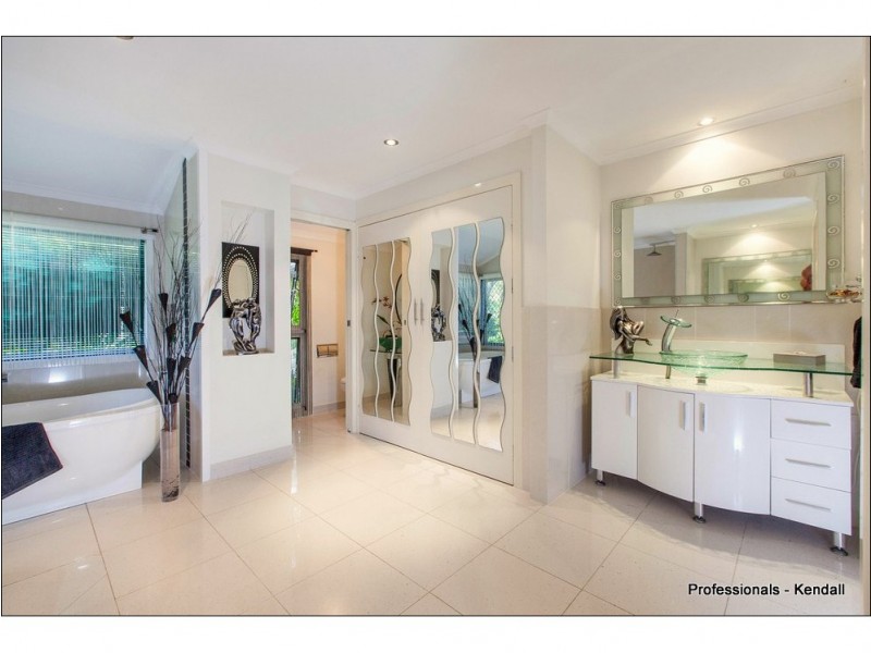 16 Erebus Court, Eagle Heights QLD 4271