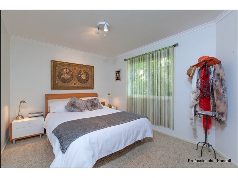 16 Erebus Court, Eagle Heights QLD 4271