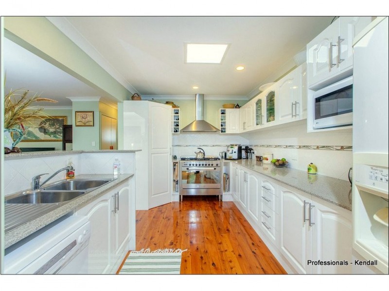 28 Stradbroke Avenue, Eagle Heights QLD 4271