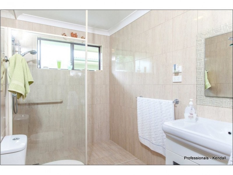 28 Stradbroke Avenue, Eagle Heights QLD 4271