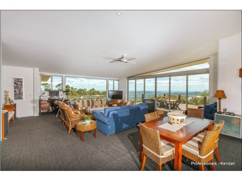 6 Sumatra Court, Tamborine Mountain QLD 4272